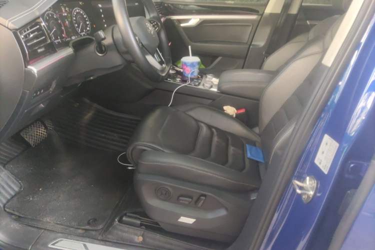 Used Volkswagen Touareg 2021 3.0 TSI Luxury Edition Black Diamond Sport Package Left Front Seat