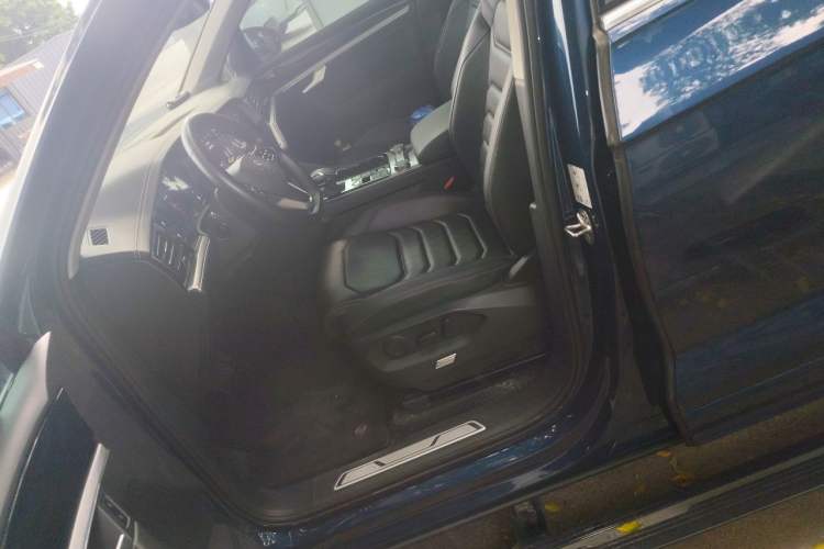 Used Volkswagen Touareg 2021 2.0 TSI RuiShang Edition Left Front Seat