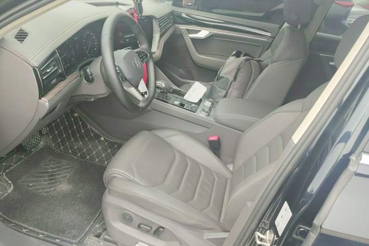 Used Volkswagen Touareg 2021 2.0 TSI RuiShang Edition Left Front Seat