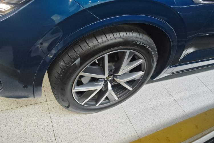 Used Volkswagen Touareg 2021 3.0 TSI Prestige Edition Classic Sport Package Left Front Wheel Hub