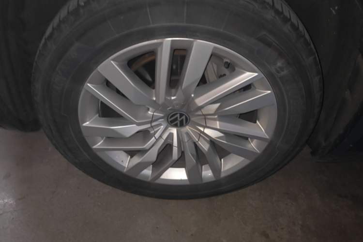 Used Volkswagen Touareg 2021 2.0 TSI RuiShang Edition Left Front Wheel Hub