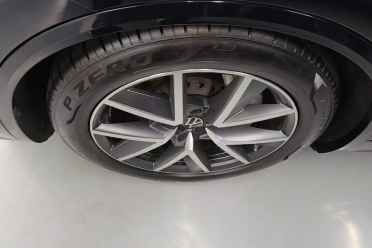 Used Volkswagen Touareg 2021 3.0 TSI Prestige Edition Classic Sport Package Left Front Wheel Hub