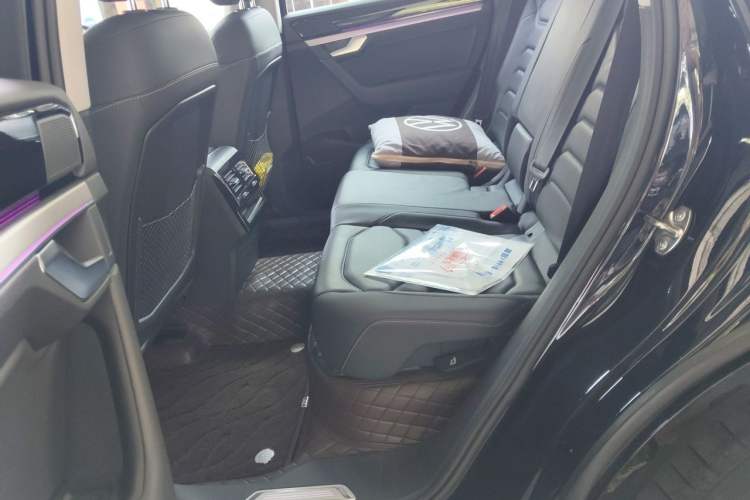Used Volkswagen Touareg 2021 3.0 TSI Luxury Edition Black Diamond Sport Package Left Rear Seat