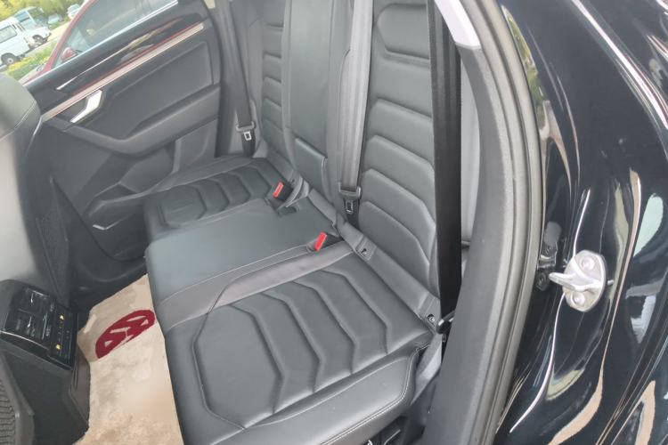 Used Volkswagen Touareg  Left Rear Seat