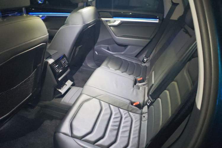 Used Volkswagen Touareg 2021 2.0 TSI RuiShang Edition Left Rear Seat