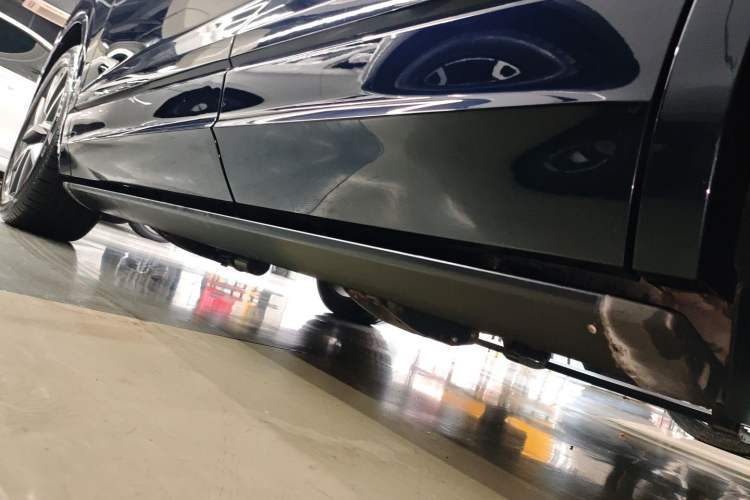 Used Volkswagen Touareg 2021 3.0 TSI Prestige Edition Classic Sport Package Left Side Sill