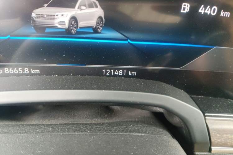 Used Volkswagen Touareg 2021 3.0 TSI Prestige Edition Odometer Close Up
