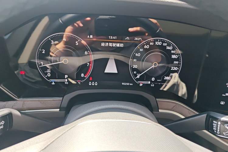 Used Volkswagen Touareg 2021 2.0 TSI RuiShang Edition Odometer Close Up