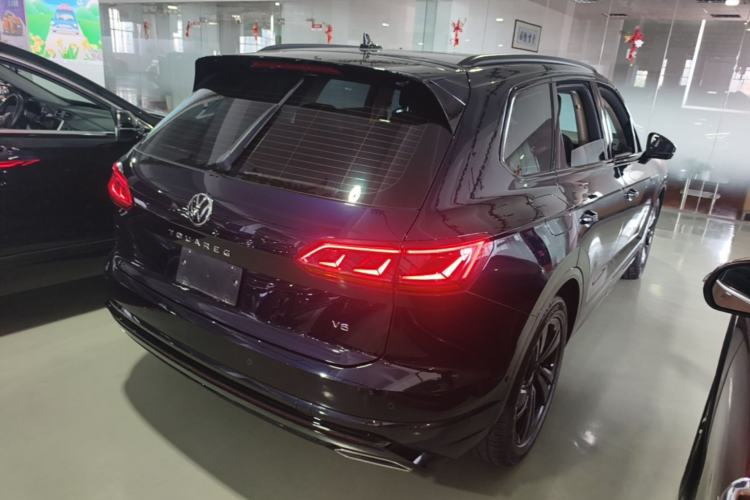 Used Volkswagen Touareg 2021 3.0 TSI Luxury Edition Black Diamond Sport Package Rear Right 45 Deg