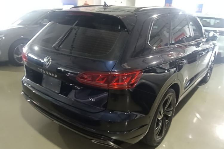 Used Volkswagen Touareg 2021 3.0 TSI Luxury Edition Black Diamond Sport Package Rear Right 45 Deg