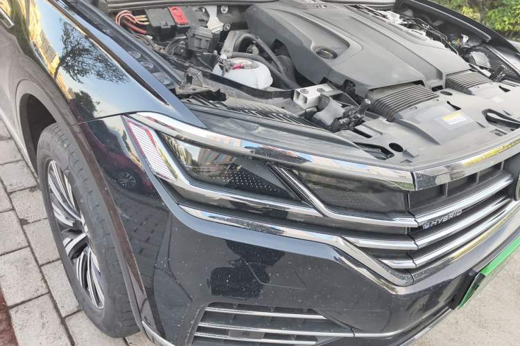 Used Volkswagen Touareg  Right Front Headlight