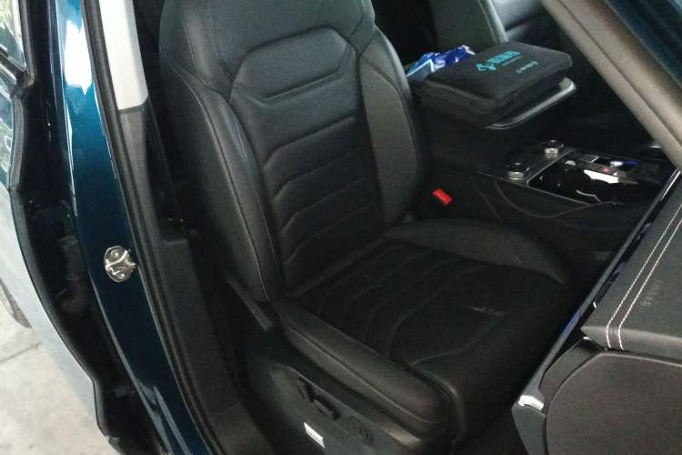 Used Volkswagen Touareg 2021 3.0 TSI Luxury Edition Black Diamond Sport Package Right Front Seat