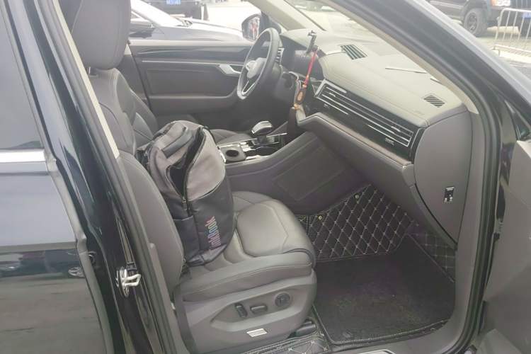 Used Volkswagen Touareg 2021 2.0 TSI RuiShang Edition Right Front Seat