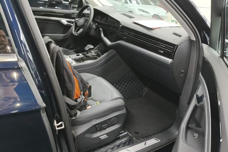 Used Volkswagen Touareg 2021 3.0 TSI Prestige Edition Classic Sport Package Right Front Seat