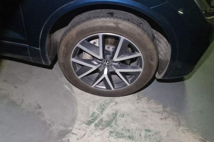 Used Volkswagen Touareg 2021 3.0 TSI Prestige Edition Classic Sport Package Right Front Wheel Hub