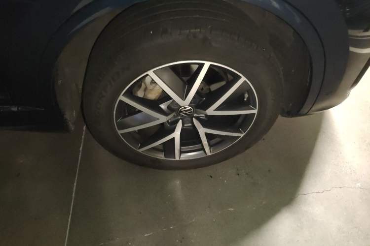 Used Volkswagen Touareg 2021 3.0 TSI Prestige Edition Classic Sport Package Right Front Wheel Hub
