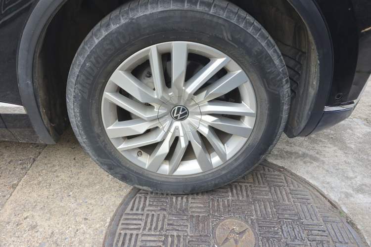 Used Volkswagen Touareg 2021 2.0 TSI Ruiyi Edition Right Front Wheel Hub
