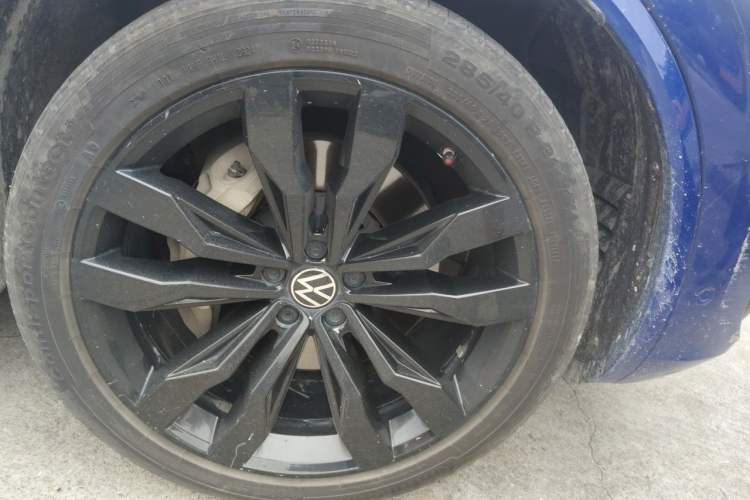 Used Volkswagen Touareg 2021 3.0 TSI Prestige Edition Right Front Wheel Hub