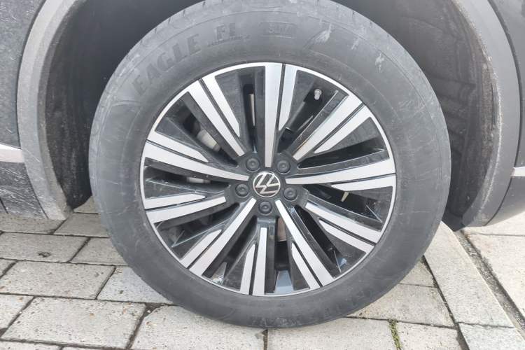 Used Volkswagen Touareg  Right Front Wheel Hub