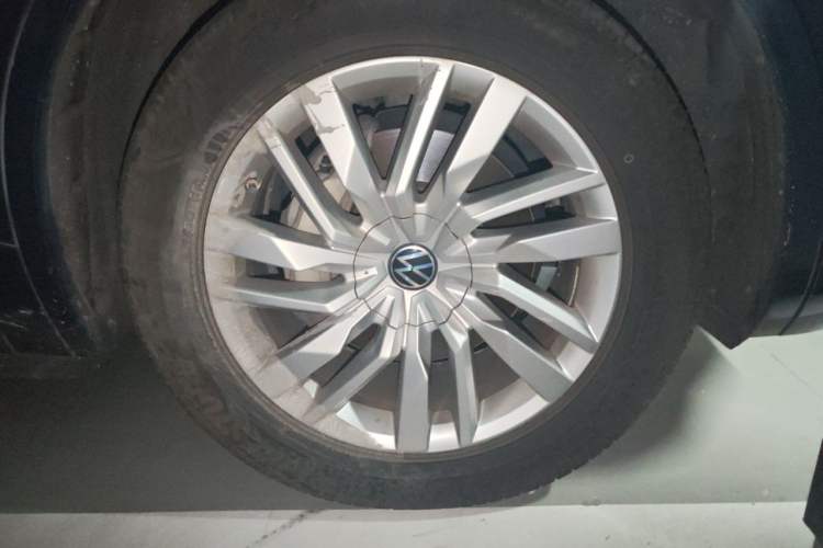 Used Volkswagen Touareg 2021 2.0 TSI RuiShang Edition Right Front Wheel Hub