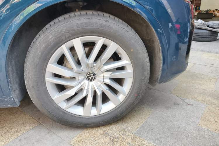 Used Volkswagen Touareg 2021 2.0 TSI RuiShang Edition Right Front Wheel Hub