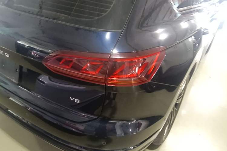 Used Volkswagen Touareg 2021 3.0 TSI Luxury Edition Black Diamond Sport Package Right Rear Taillight