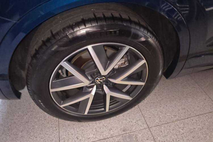 Used Volkswagen Touareg 2021 3.0 TSI Prestige Edition Classic Sport Package Right Rear Wheel Hub