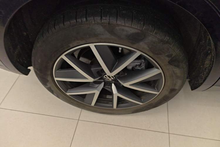 Used Volkswagen Touareg 2021 3.0 TSI Prestige Edition Classic Sport Package Right Rear Wheel Hub