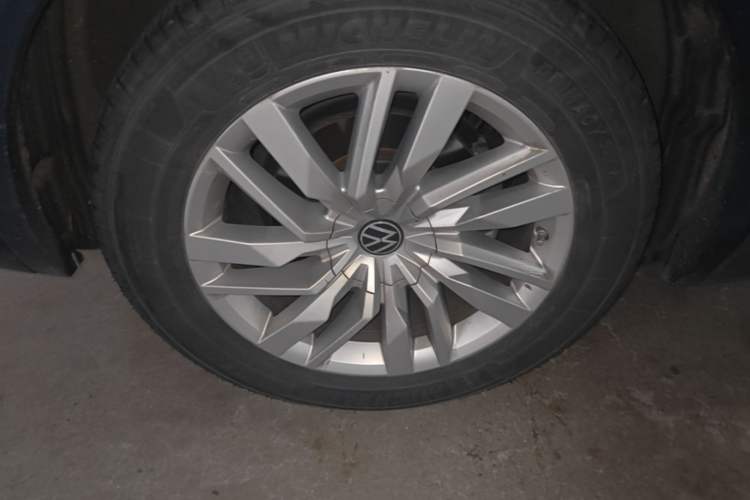 Used Volkswagen Touareg 2021 2.0 TSI RuiShang Edition Right Rear Wheel Hub