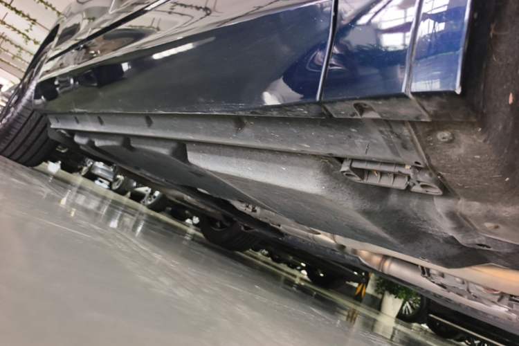 Used Volkswagen Touareg 2021 3.0 TSI Luxury Edition Black Diamond Sport Package Right Side Sill
