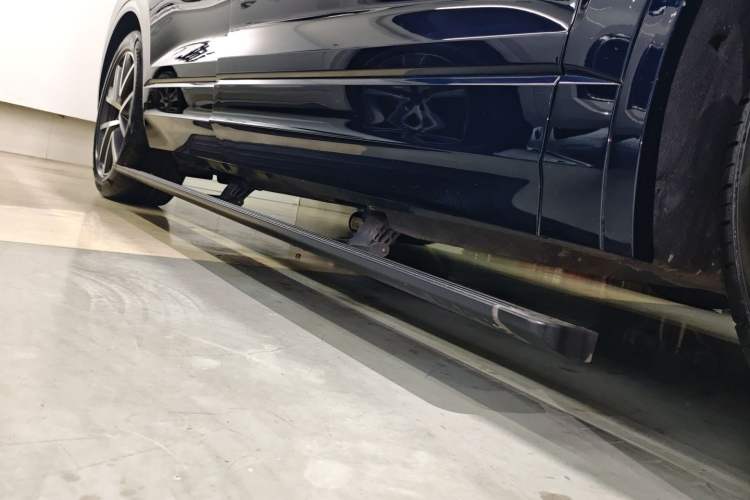 Used Volkswagen Touareg 2021 3.0 TSI Prestige Edition Classic Sport Package Right Side Sill