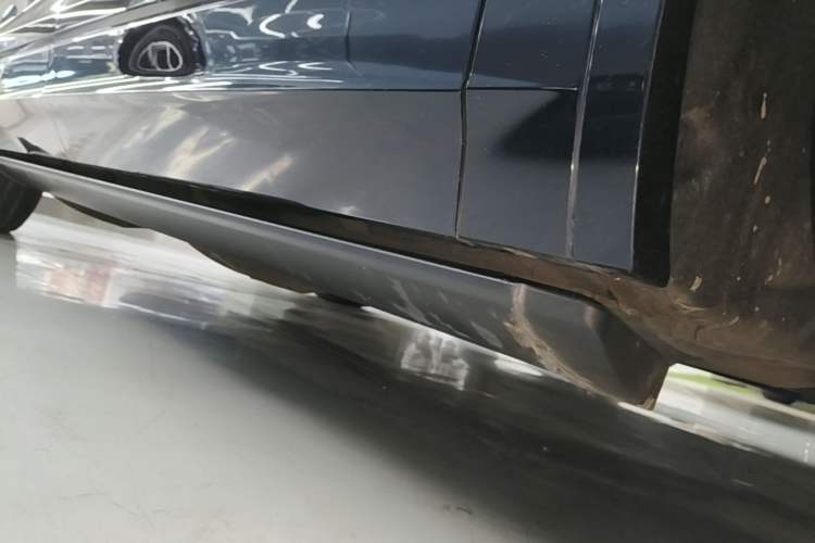 Used Volkswagen Touareg 2021 3.0 TSI Prestige Edition Classic Sport Package Right Side Sill