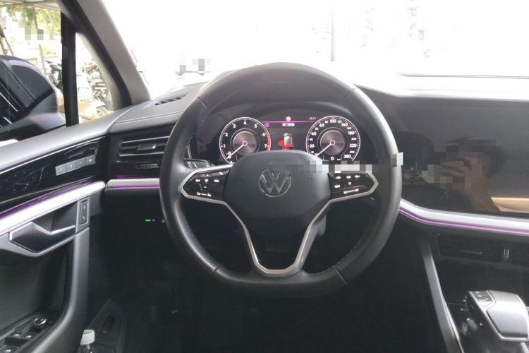Used Volkswagen Touareg 2021 3.0 TSI Luxury Edition Black Diamond Sport Package Steering Wheel