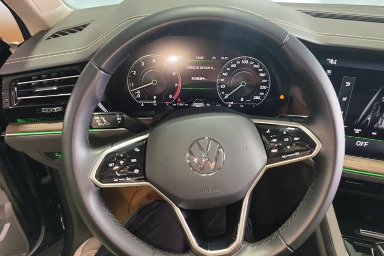 Used Volkswagen Touareg 2021 3.0 TSI Luxury Edition Black Diamond Sport Package Steering Wheel