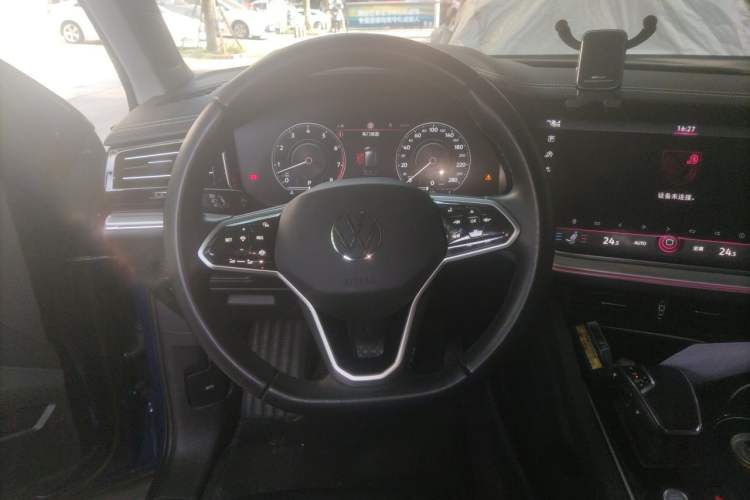 Used Volkswagen Touareg 2021 3.0 TSI Luxury Edition Black Diamond Sport Package Steering Wheel
