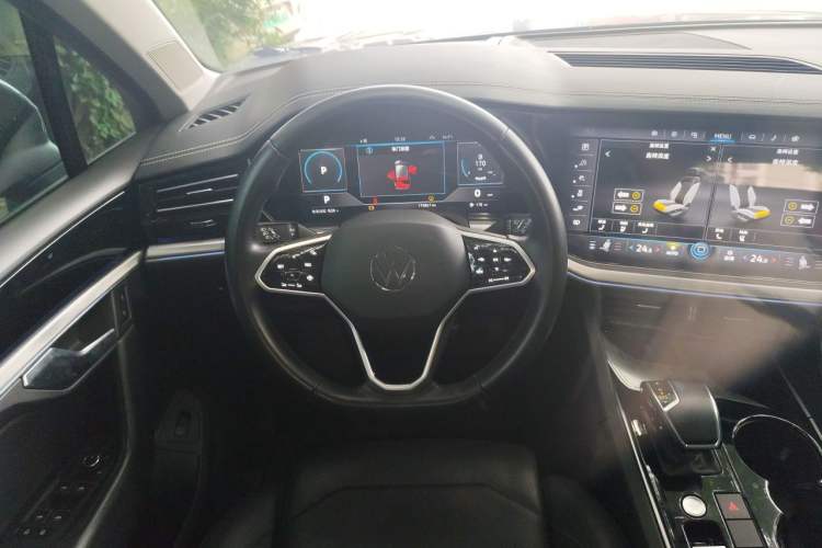 Used Volkswagen Touareg 2021 2.0 TSI RuiShang Edition Steering Wheel