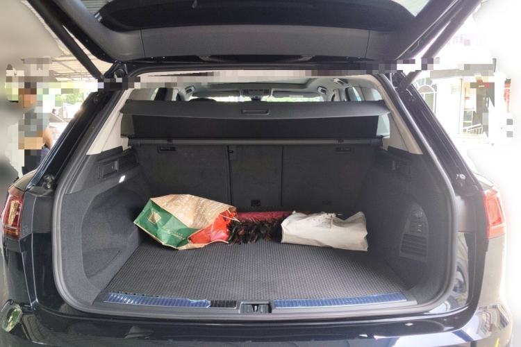 Used Volkswagen Touareg 2021 3.0 TSI Luxury Edition Black Diamond Sport Package Trunk