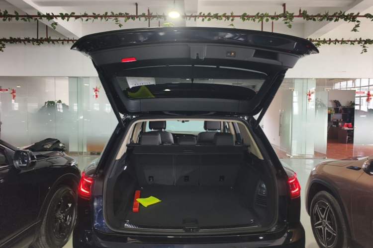 Used Volkswagen Touareg 2021 3.0 TSI Luxury Edition Black Diamond Sport Package Trunk