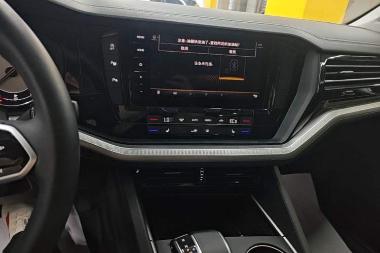 Used Volkswagen Touareg 2021 2.0 TSI Flagship Special Edition Audio And AC Panel