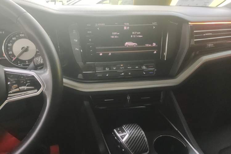 Used Volkswagen Touareg 2021 2.0 TSI Flagship Special Edition Audio And AC Panel