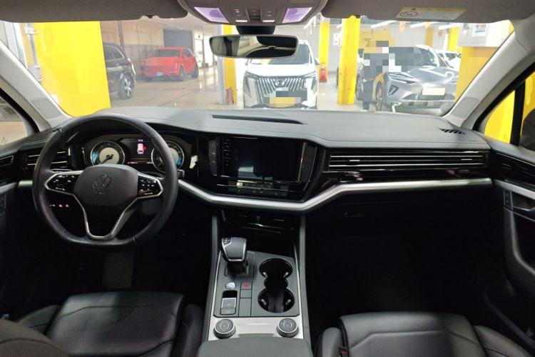 Used Volkswagen Touareg 2021 2.0 TSI Flagship Special Edition Center Console