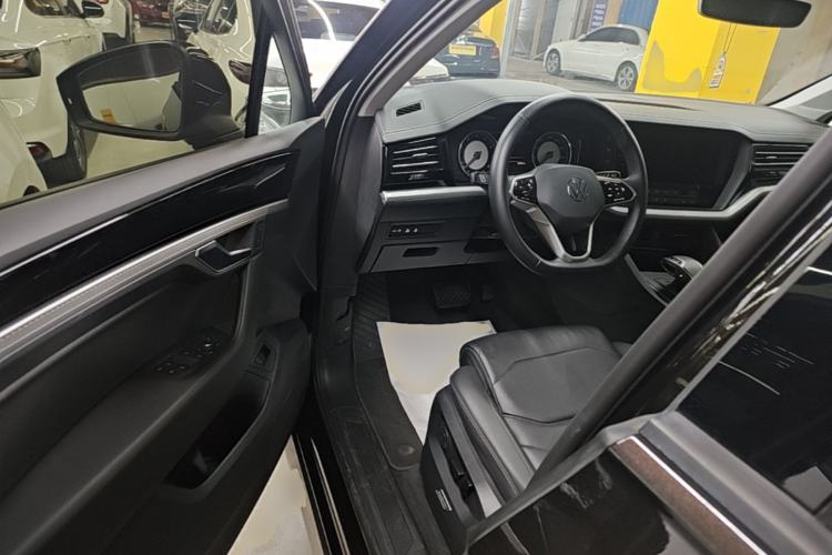 Used Volkswagen Touareg 2021 2.0 TSI Flagship Special Edition Driver Seat