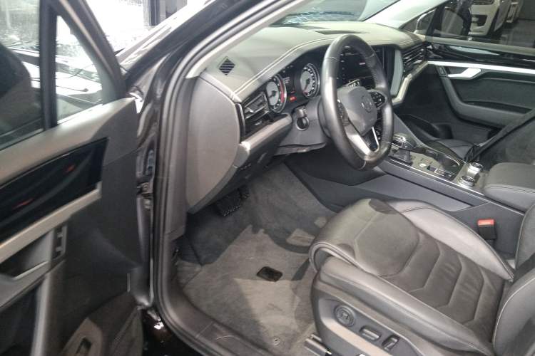 Used Volkswagen Touareg 2021 2.0 TSI Flagship Special Edition Driver Seat