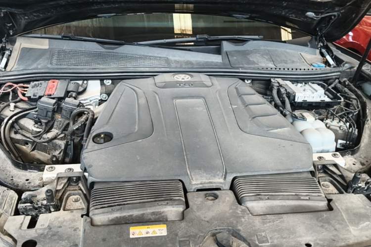 Used Volkswagen Touareg 2021 2.0 TSI Ruiyi Edition Engine Bay