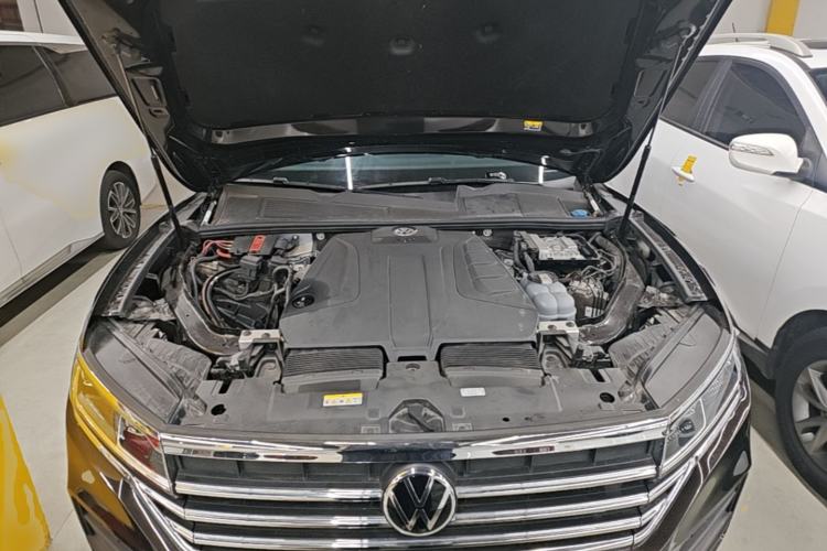 Used Volkswagen Touareg 2021 2.0 TSI Flagship Special Edition Engine Bay