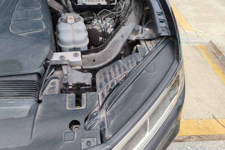 Used Volkswagen Touareg 2021 2.0 TSI Flagship Special Edition Engine Bay Left