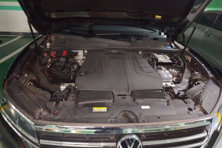 Used Volkswagen Touareg 2021 2.0 TSI Flagship Special Edition Engine Bay