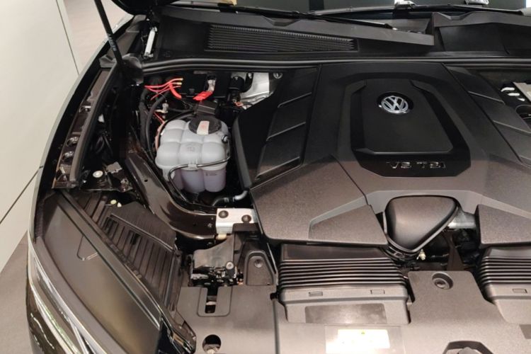 Used Volkswagen Touareg 2021 3.0 TSI Prestige Edition Classic Sport Package Engine Bay Right