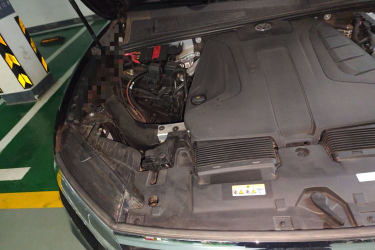 Used Volkswagen Touareg 2021 2.0 TSI Flagship Special Edition Engine Bay Right