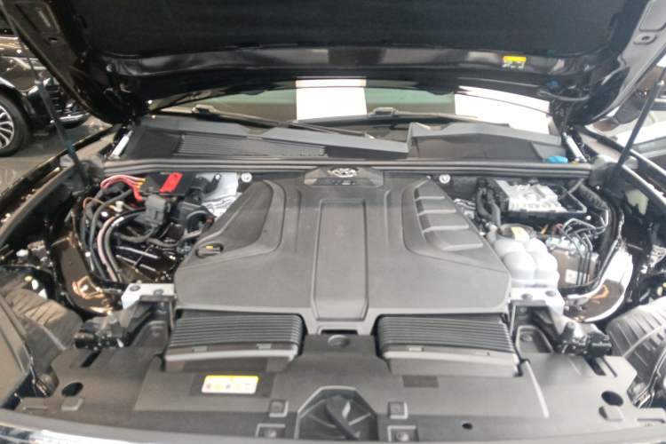 Used Volkswagen Touareg 2021 2.0 TSI Flagship Special Edition Engine Bay